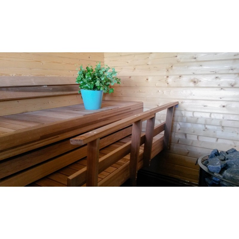 Sauna Peippo - Kiuas ja lauteet