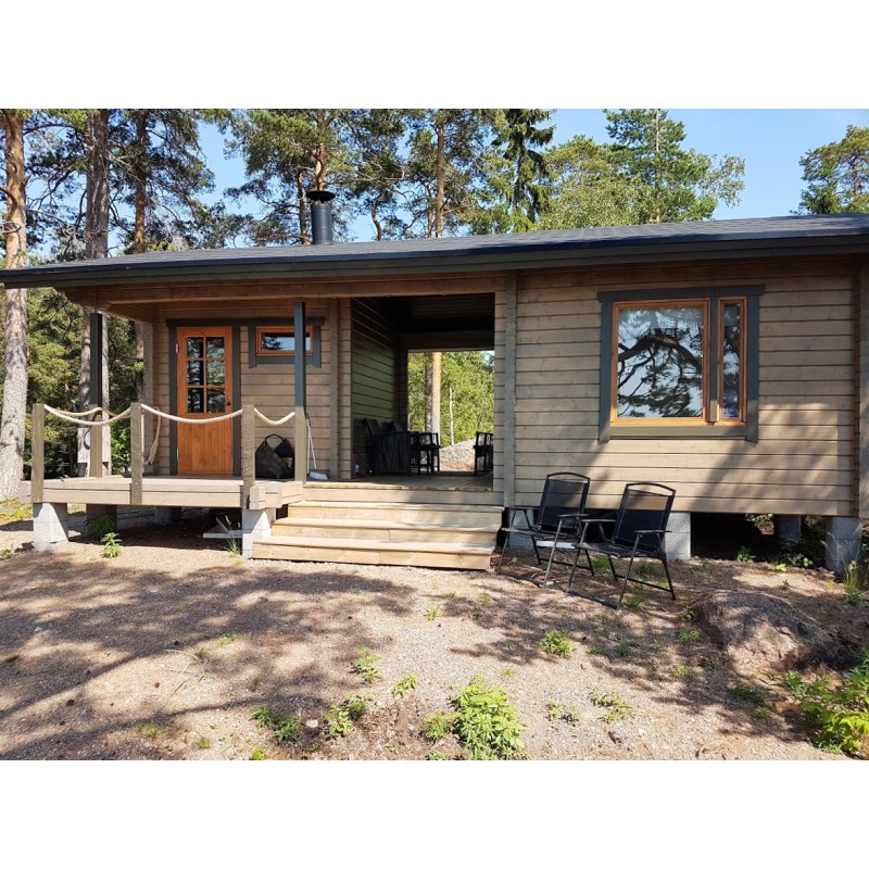 Saunamökki Otso asiakkaan pystyttämänä 92 mm (92x145) lamellihirrestä