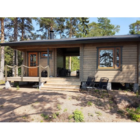 Saunamökki Otso asiakkaan pystyttämänä 92 mm (92x145) lamellihirrestä
